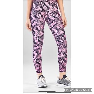 Fabletics High-Waisted 7/8 Printed Lrggings Brand New Size Small